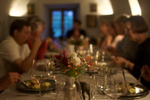 group-people-restaurant