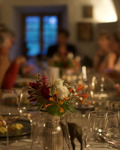 group-people-restaurant